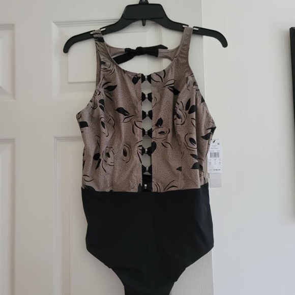 SEXY HAS NEVER BEEN SO ....SIMPLE! - Picture 1 of 2